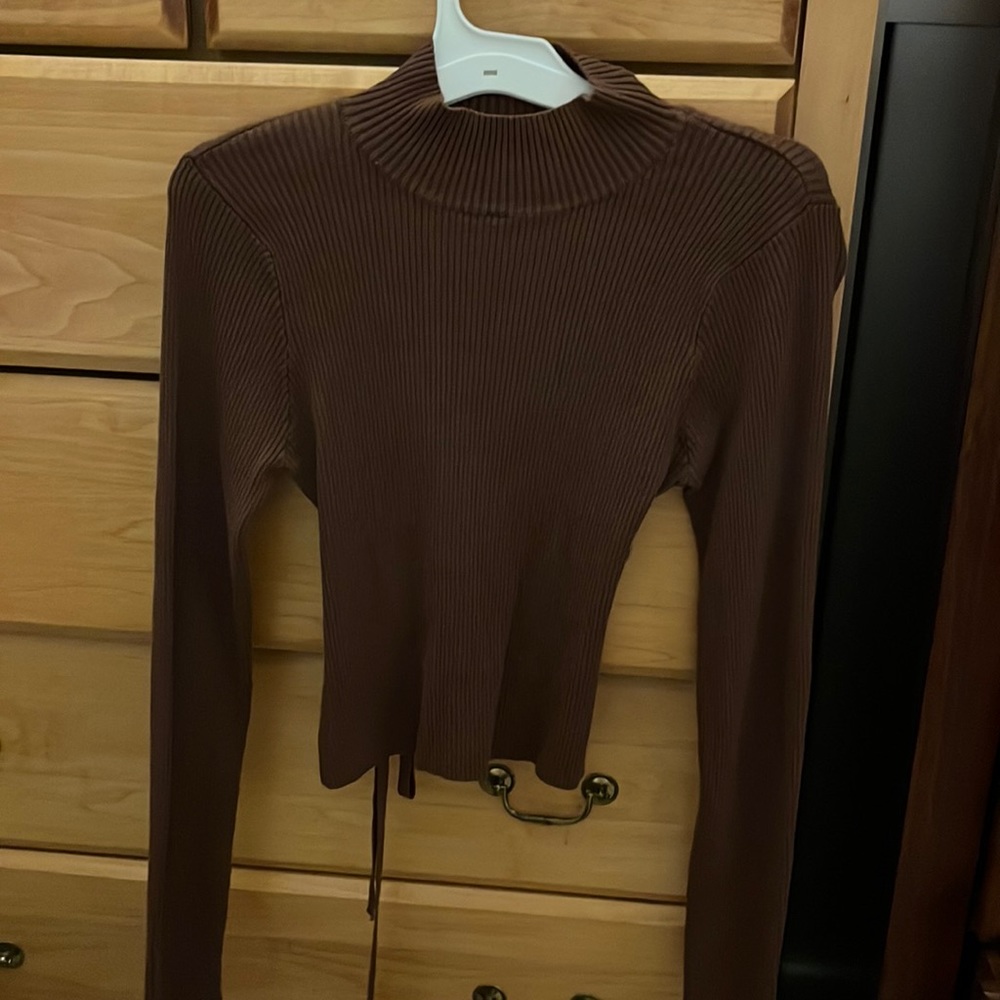 Chocolate brown open back crop top 🤎